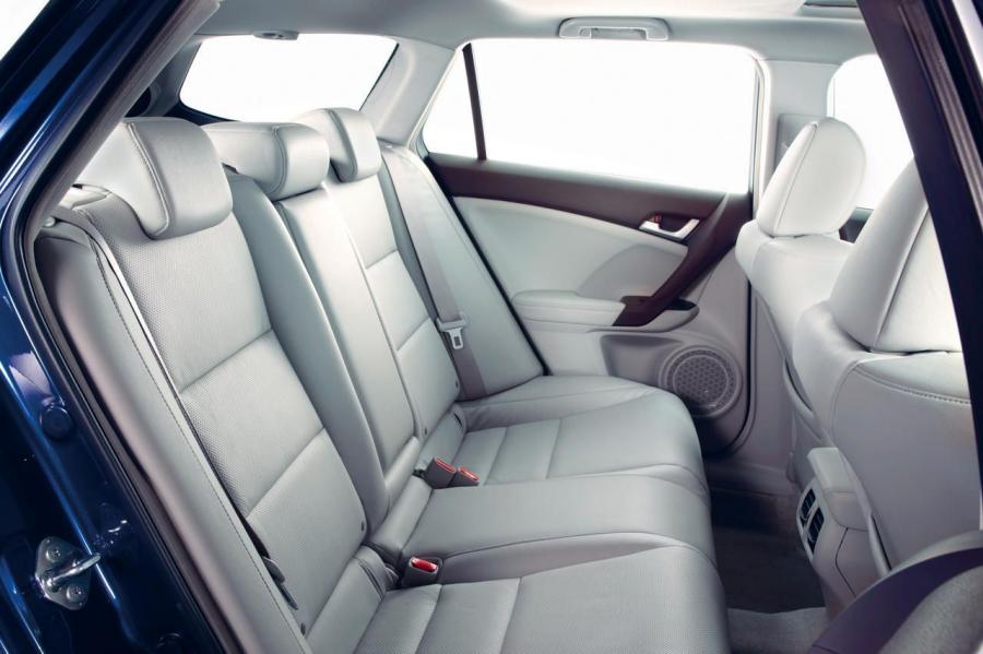  Honda Accord Tourer 2008 года  (фото 15 из 55)